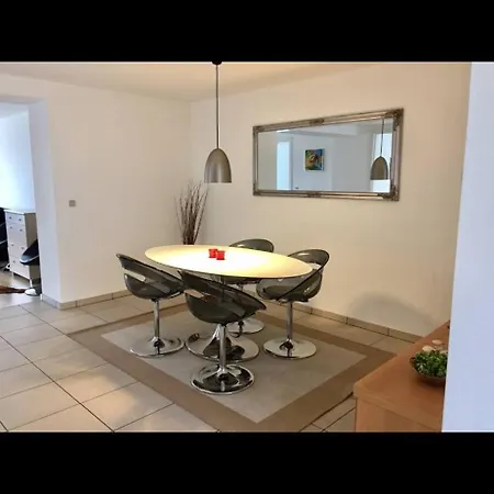 Modern & Spacious Apartmán *